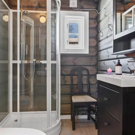 New Timber With Stunning Views And Comfort *